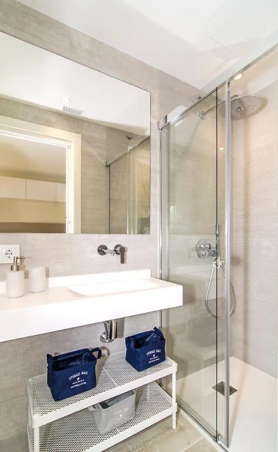 Sitges Spaces Oasis Suites- 4 Bedroom, 4 Ensuite Bathrooms, Terrace, Pool, Sitges Centre 0*,  Espagne